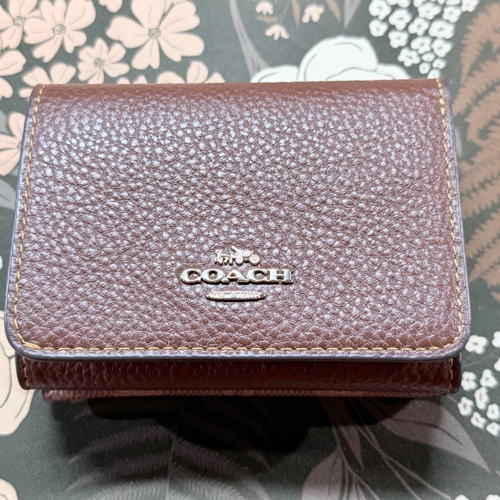 Coach Pebbled Brown Card Holder Wallet
In Signature Canvas